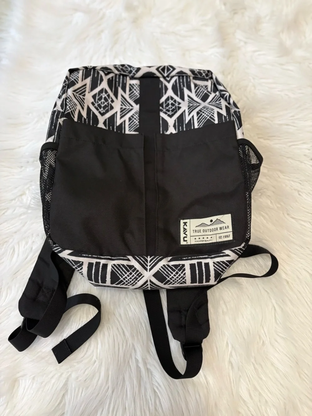Kavu Black & White Geometric Outdoor Hiking Nature Onamission Backpack